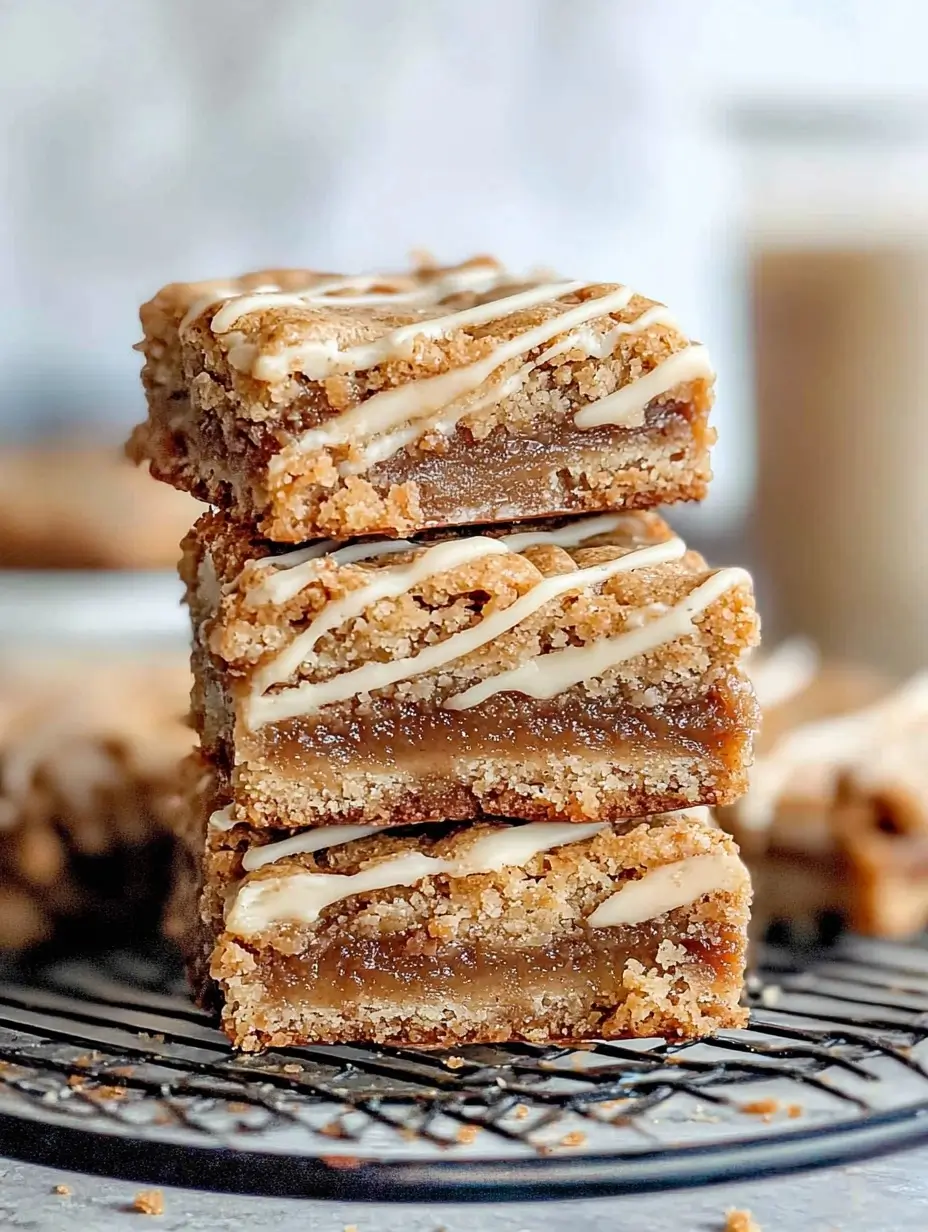 Cinnamon Roll Blondies