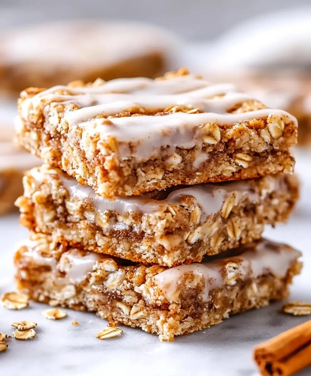 Cinnamon Roll Oatmeal Bars