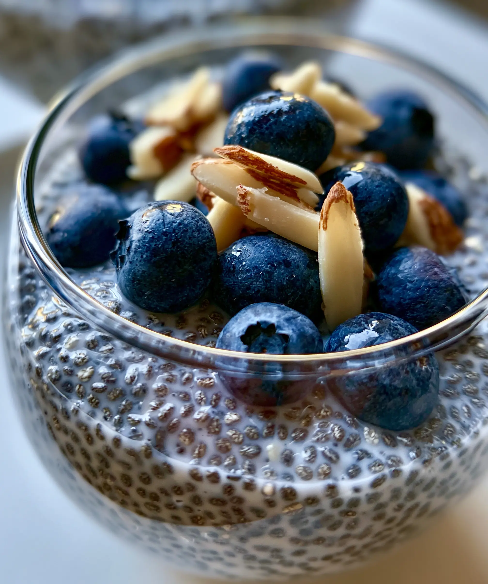 Easy Healthy Breakfast Chia Seed and Almond Milk Pudding — homemade chia seed pudding recipe